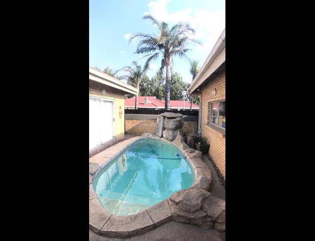 3 BEDROOM TOWNHOUSE FOR SALE IN BEYERS PARK